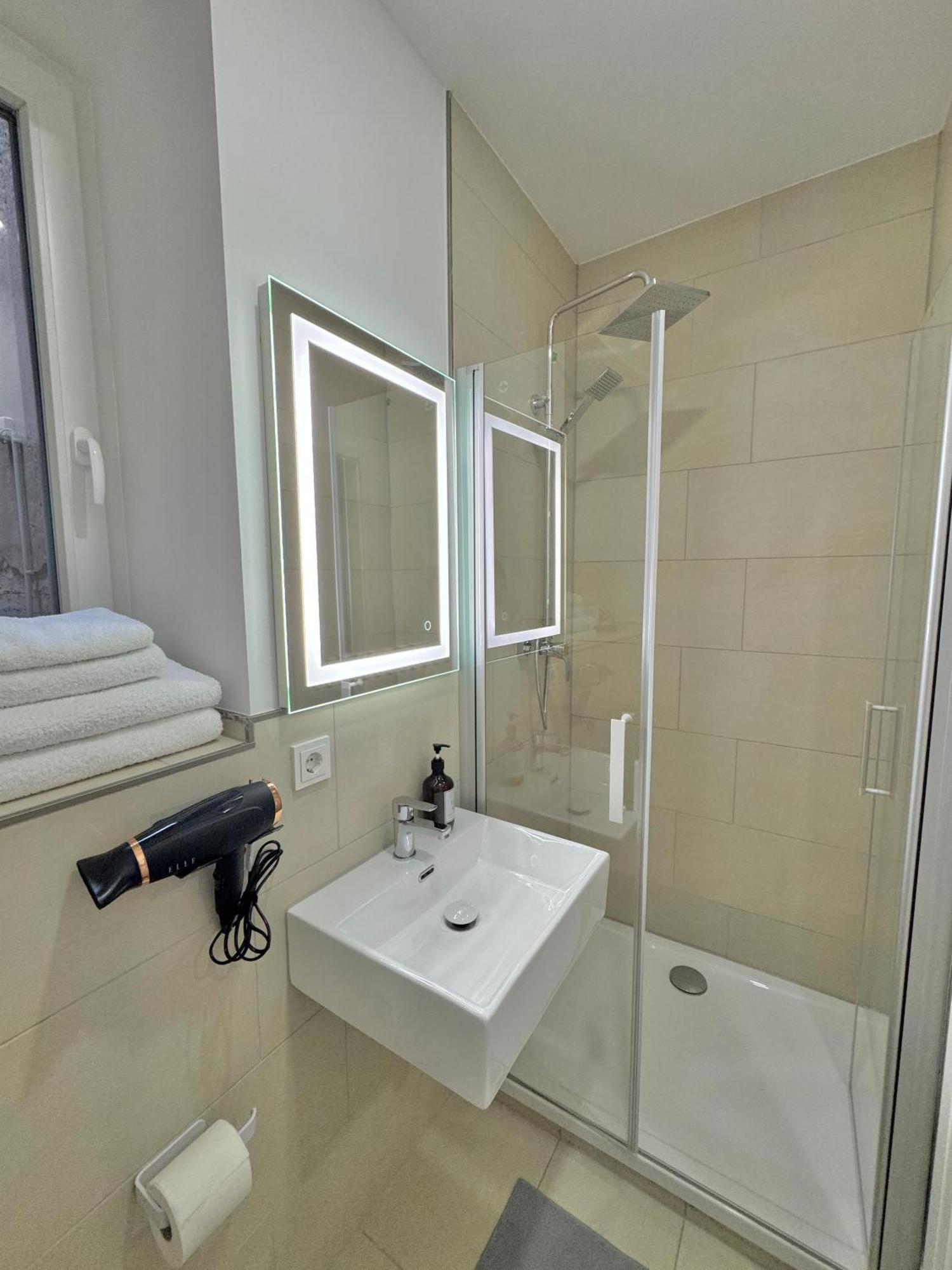 Heaven Homes - Doppelzimmer Mit Eigenem Bad * Dusseldorf